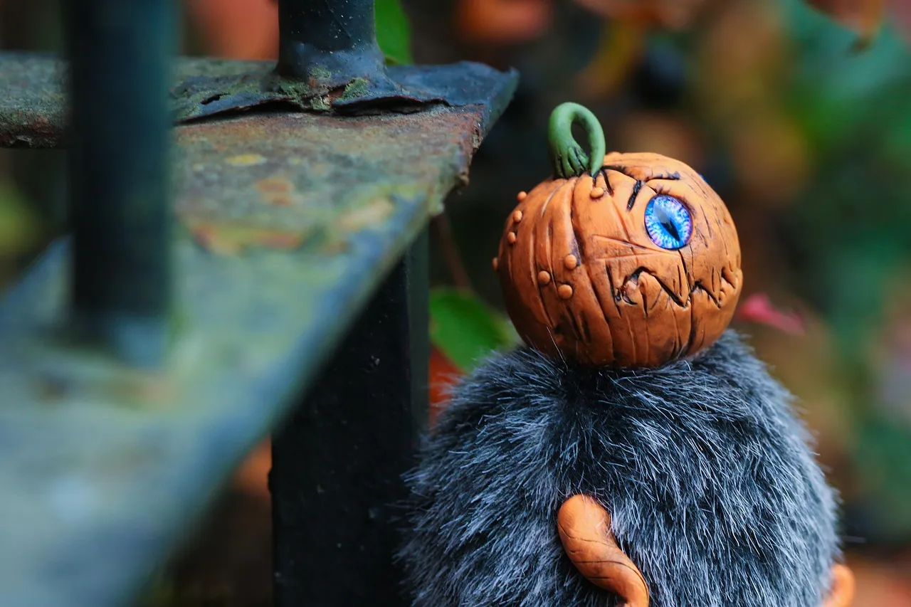 Use One Big Design Element As The Backdrop For Your Photos Halloween Layout Ideas Scrapbooking