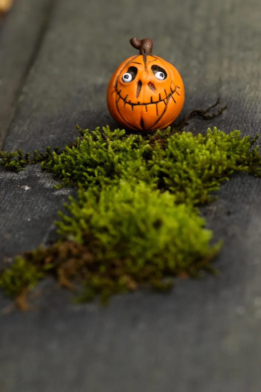Use One Big Design Element As The Backdrop For Your Photos Halloween Layout Ideas Scrapbooking